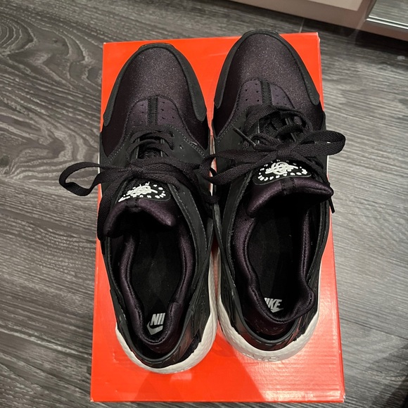 Nike Air Huarache - Picture 5 of 6